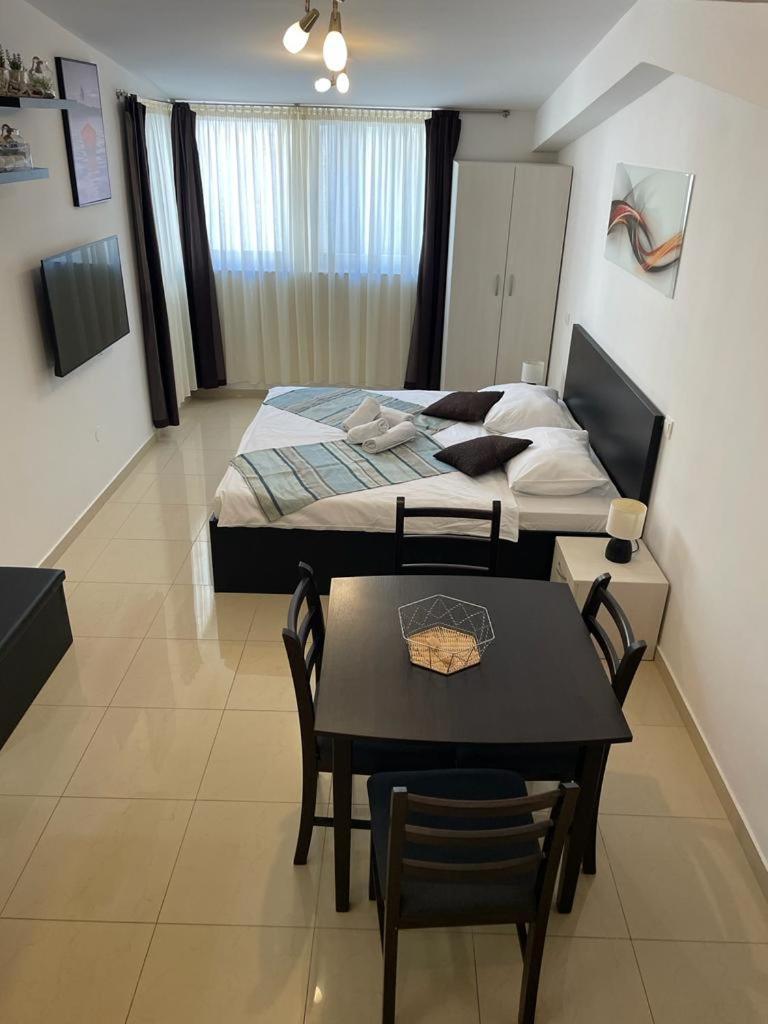 Piazza Square City Top Centre Apartments Split Exterior photo
